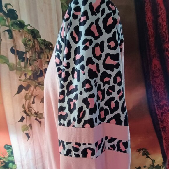 EUC: TIYOMI Plus Sze. 3XL Pink Leopard Print Raglan Tunic Top - Picture 4 of 4